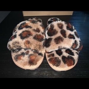 NIB Women Ugg Leopard Fuzzy Slippers